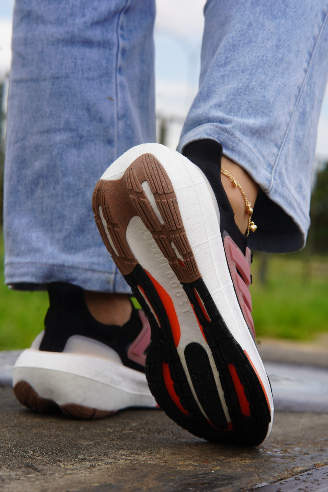 Zapatillas Adidas Ultraboost Light W